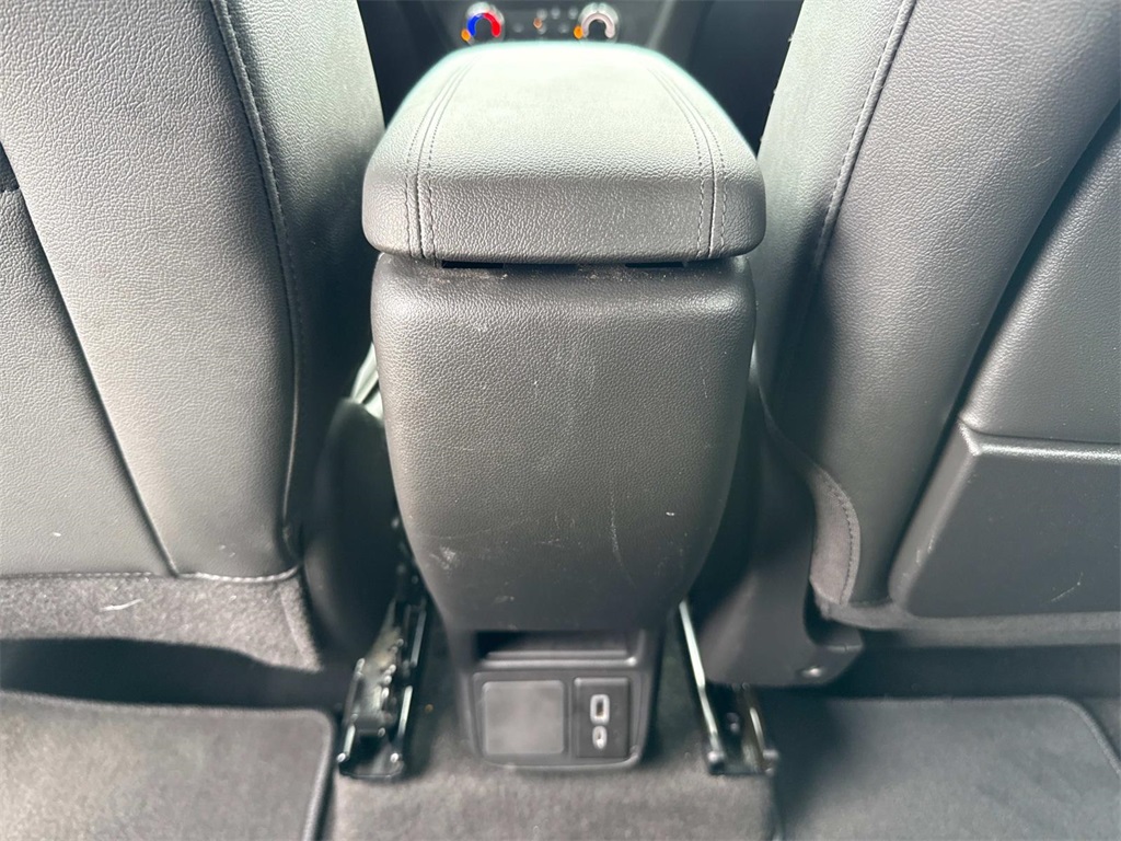 Vehicle image 17 of 31
