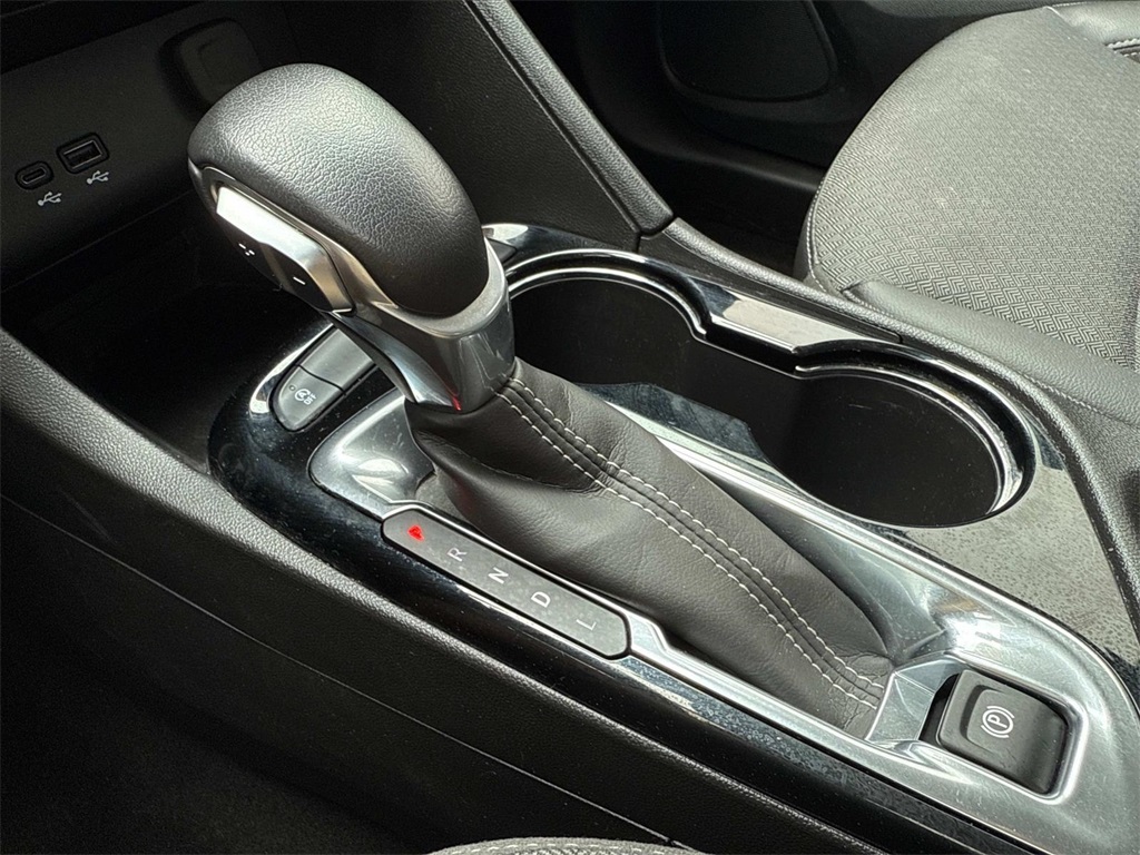 Vehicle image 24 of 31