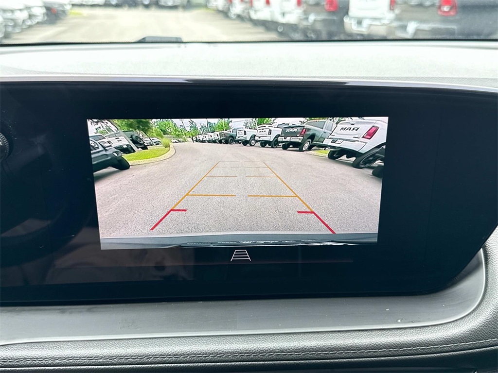 Vehicle image 25 of 31