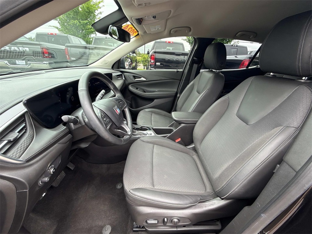 Vehicle image 12 of 31