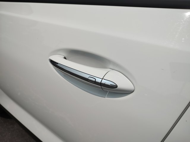 Vehicle image 9 of 26