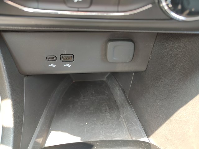 Vehicle image 21 of 26