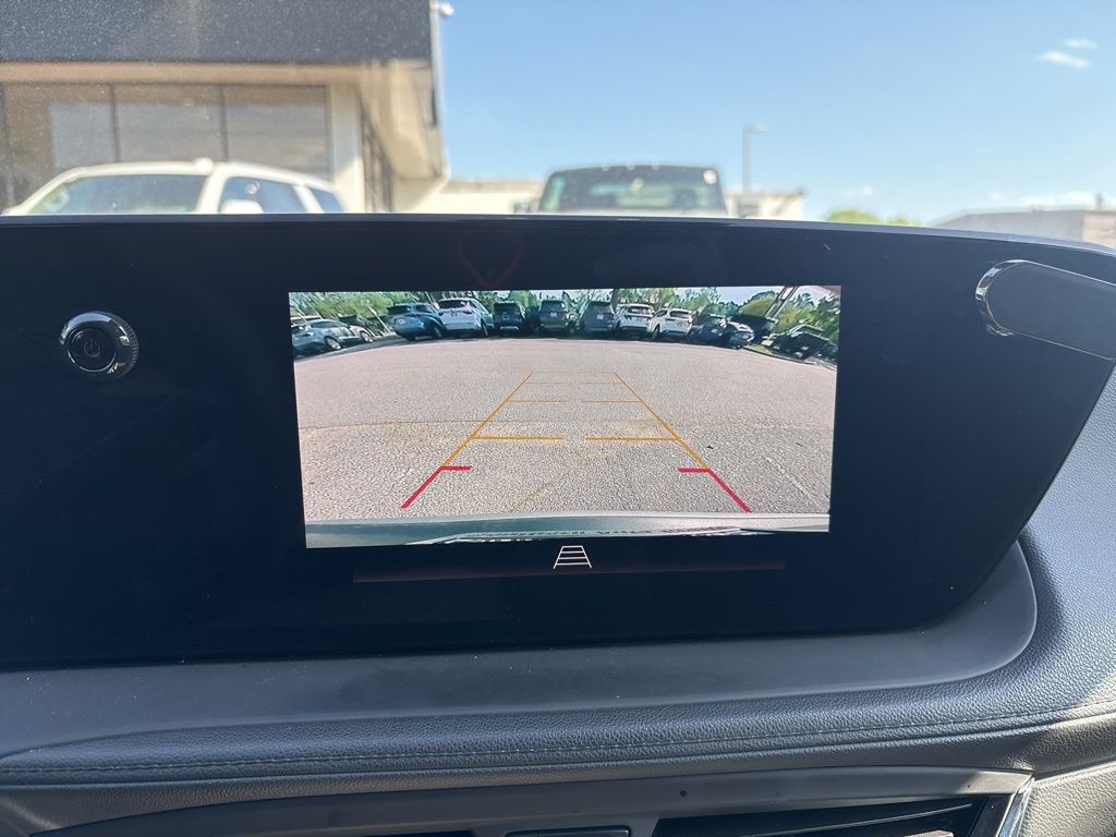 Vehicle image 15 of 16
