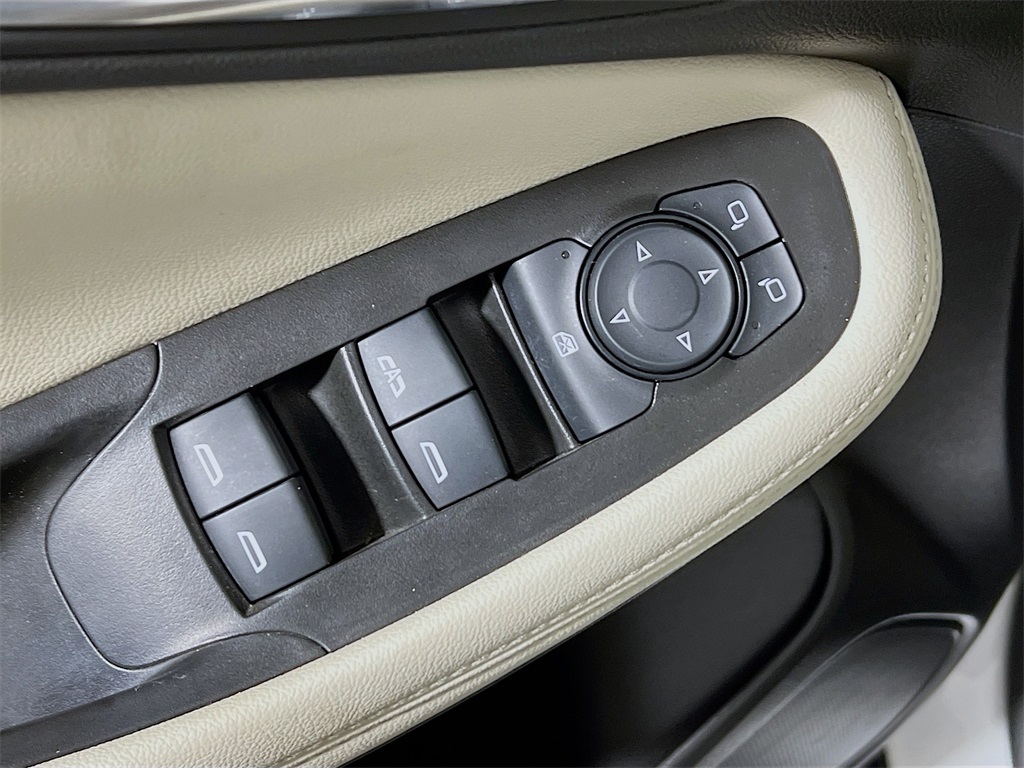 Vehicle image 17 of 35