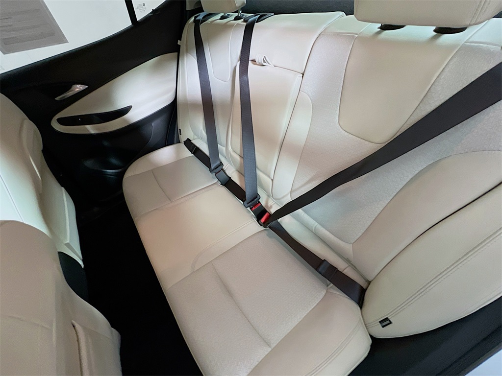 Vehicle image 22 of 35
