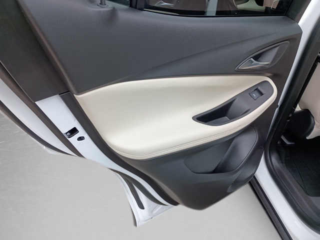 Vehicle image 22 of 24