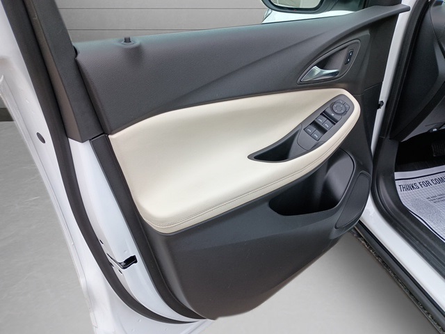 Vehicle image 19 of 24