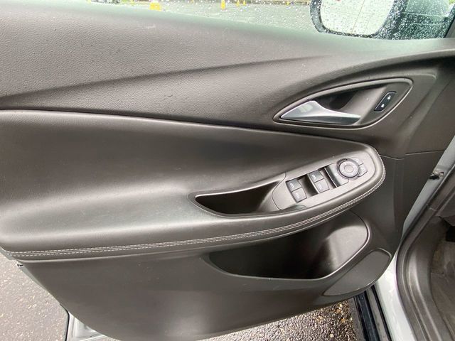 Vehicle image 21 of 33