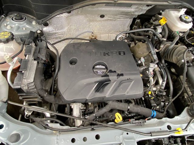 Vehicle image 28 of 33