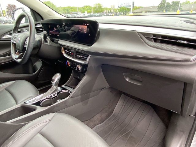 Vehicle image 27 of 33