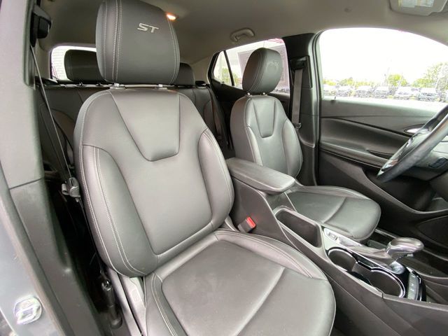 Vehicle image 26 of 33