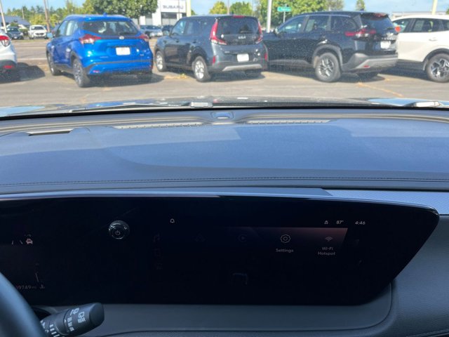 Vehicle image 17 of 42