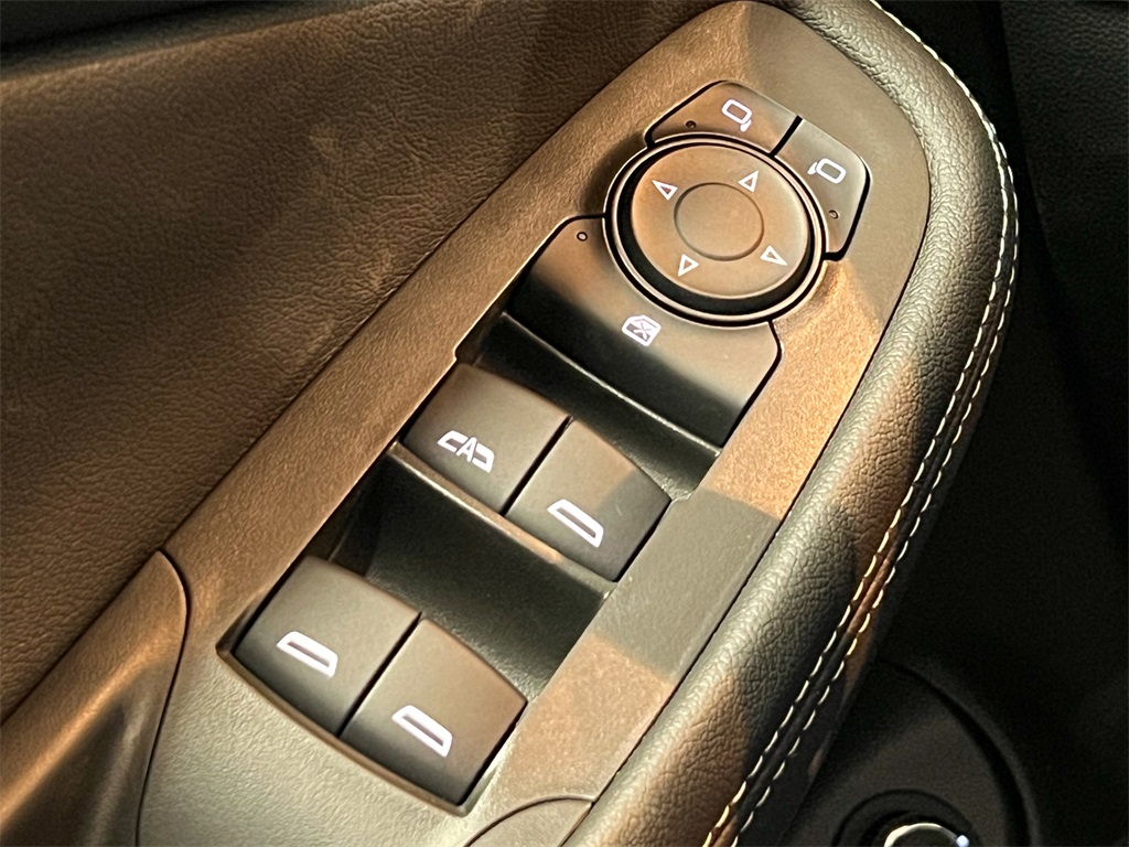 Vehicle image 36 of 43