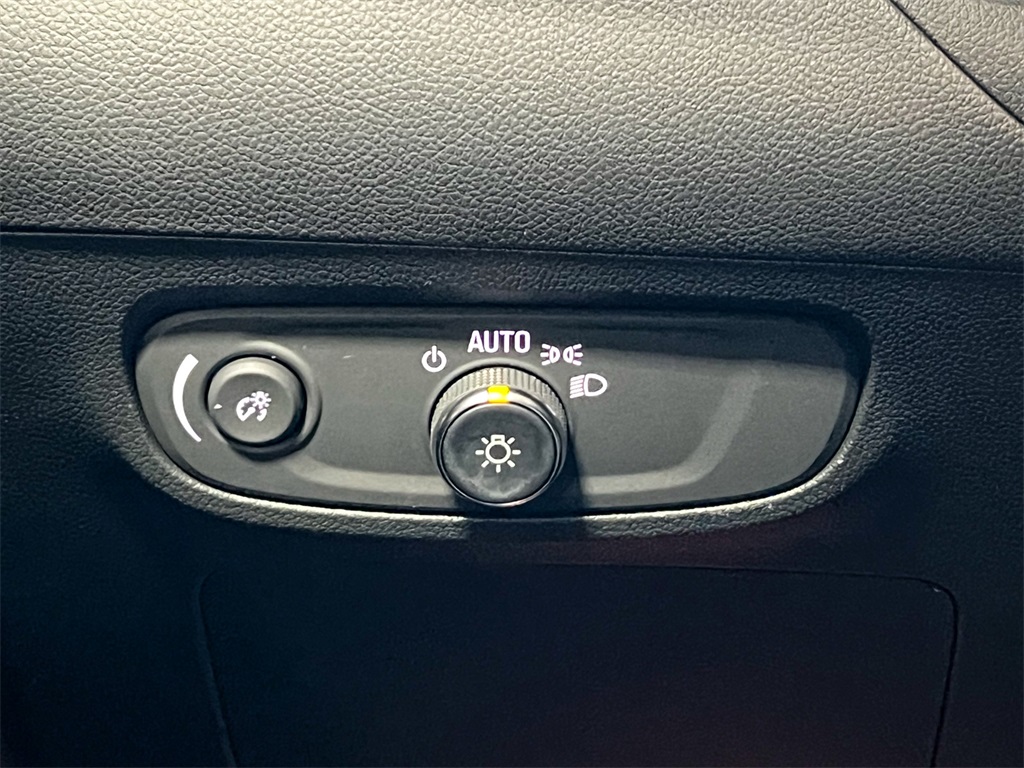 Vehicle image 37 of 43