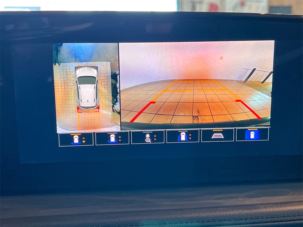 Vehicle image 41 of 43