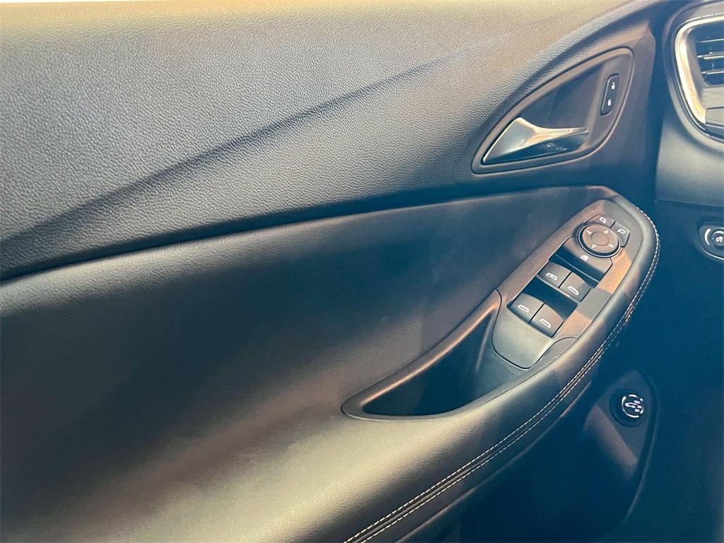 Vehicle image 32 of 43