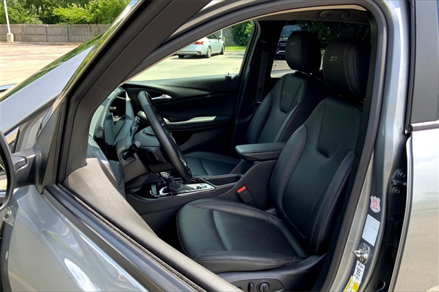 Vehicle image 13 of 33