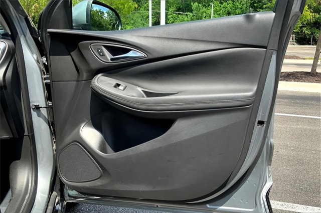 Vehicle image 25 of 33