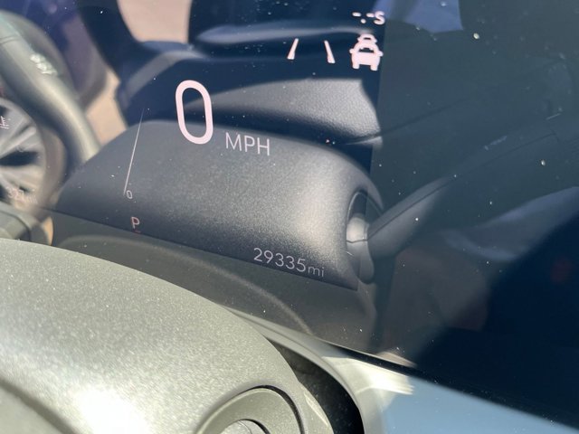 Vehicle image 27 of 42