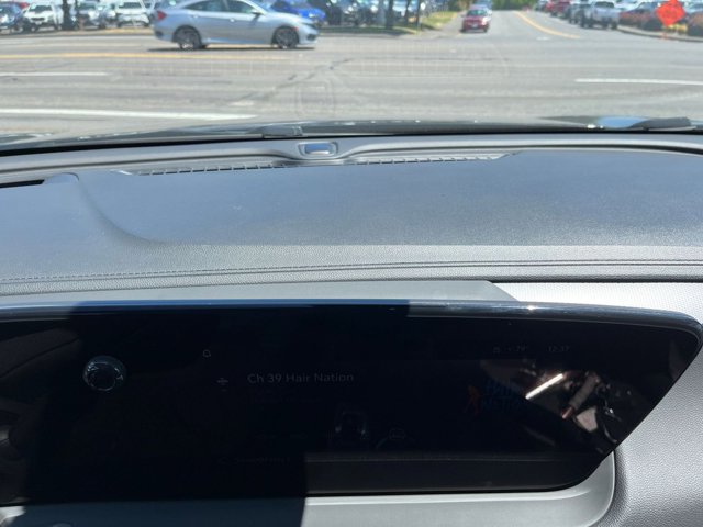 Vehicle image 17 of 42