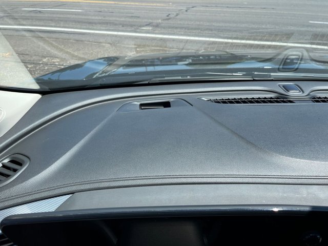 Vehicle image 34 of 42