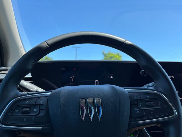 Vehicle image 25 of 42