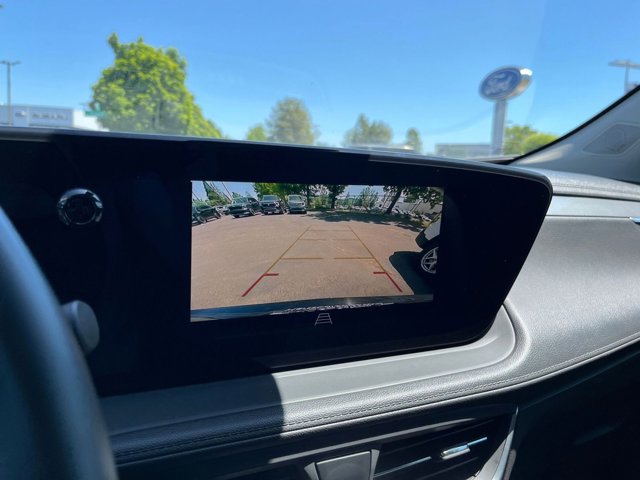Vehicle image 33 of 42