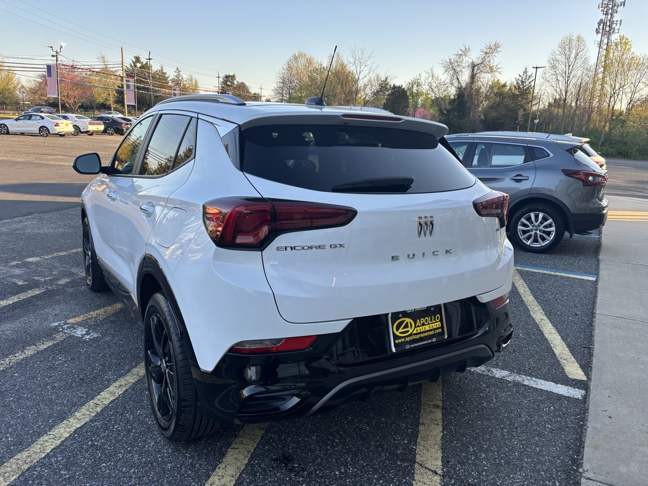 Vehicle image 4 of 19