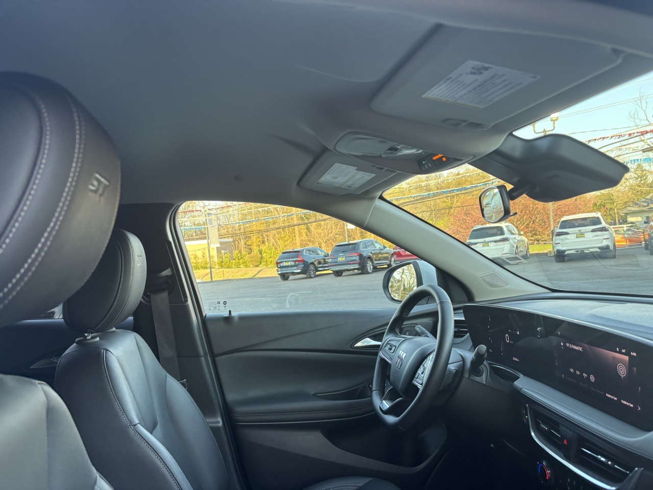 Vehicle image 16 of 19