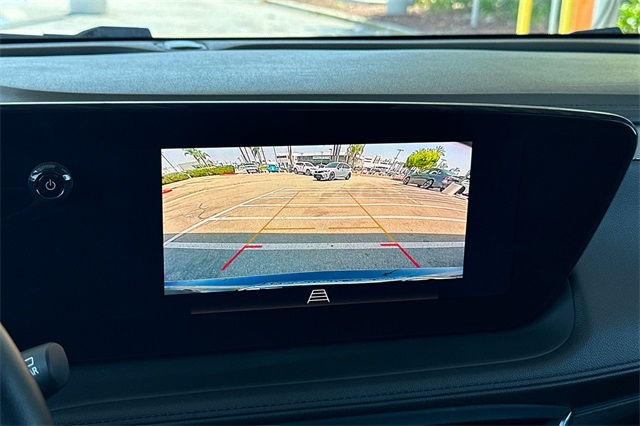 Vehicle image 23 of 35
