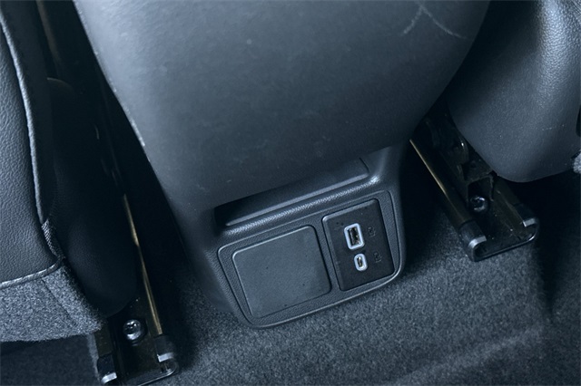 Vehicle image 14 of 35