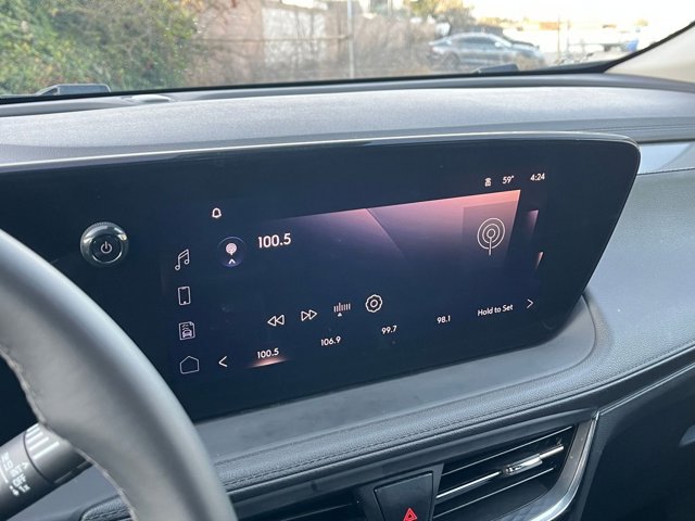 Vehicle image 17 of 46