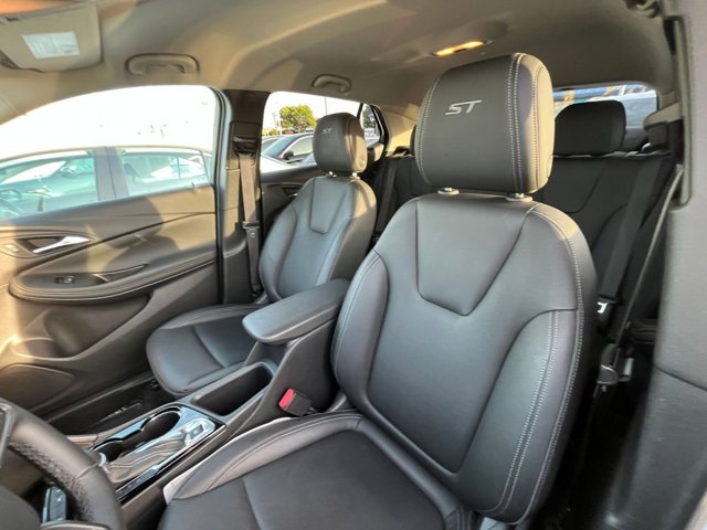 Vehicle image 31 of 46
