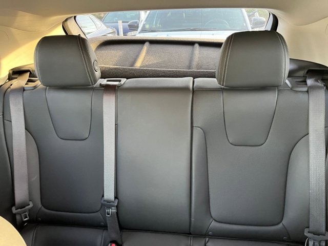 Vehicle image 33 of 46