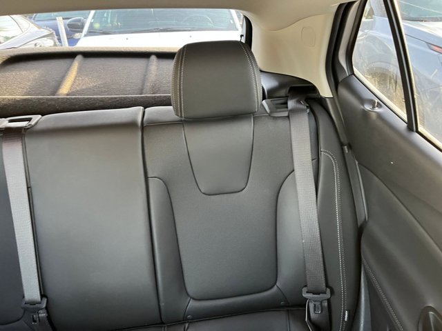 Vehicle image 32 of 46