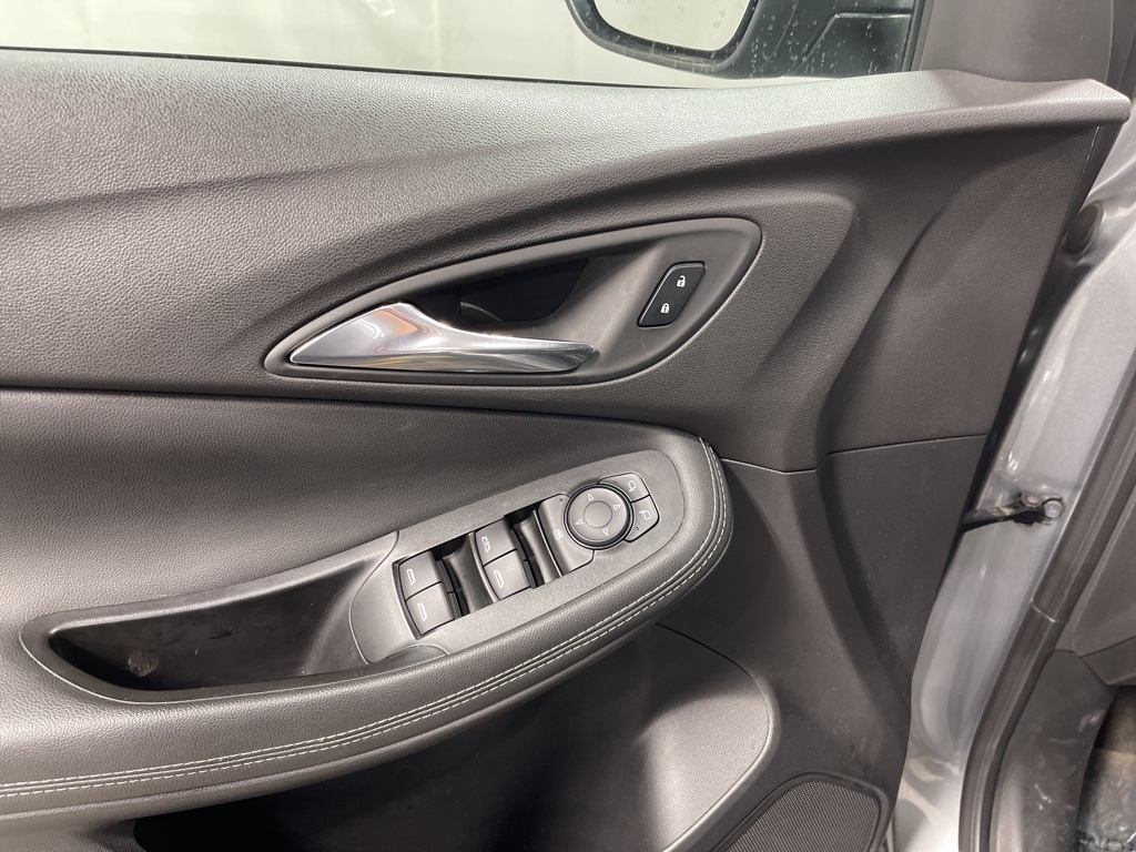 Vehicle image 18 of 34