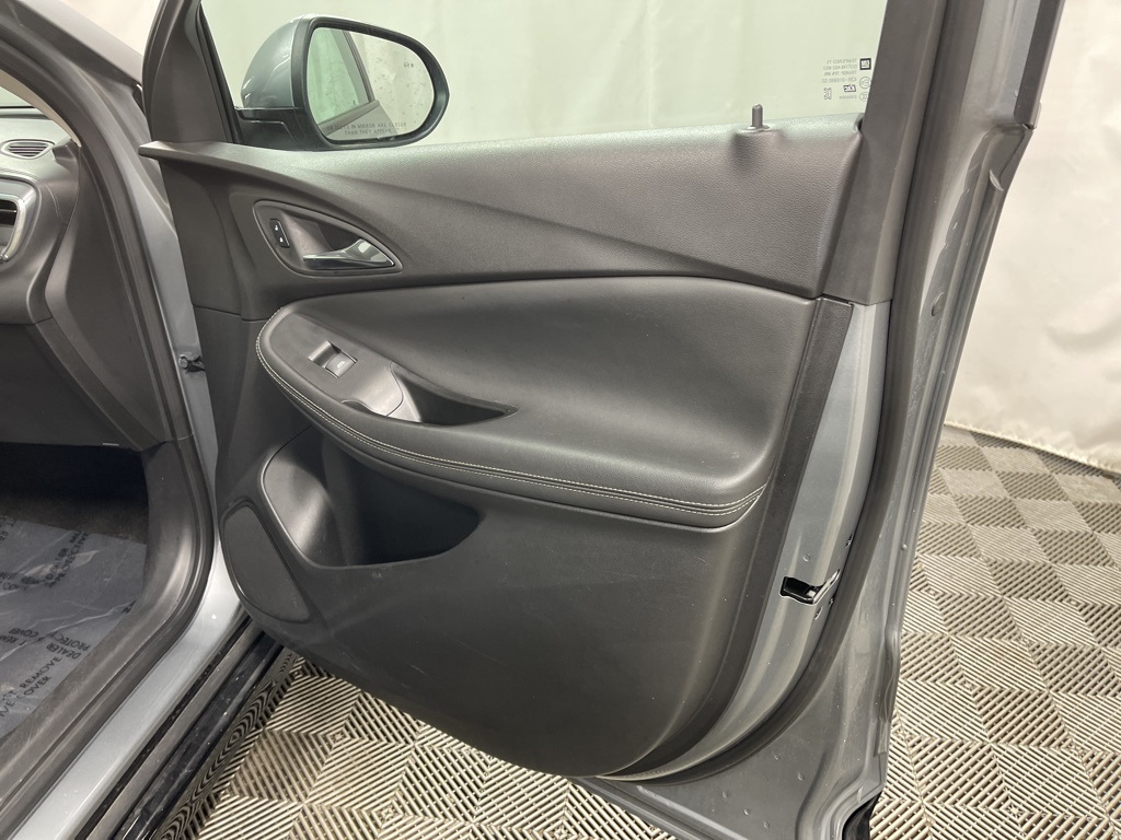Vehicle image 27 of 34