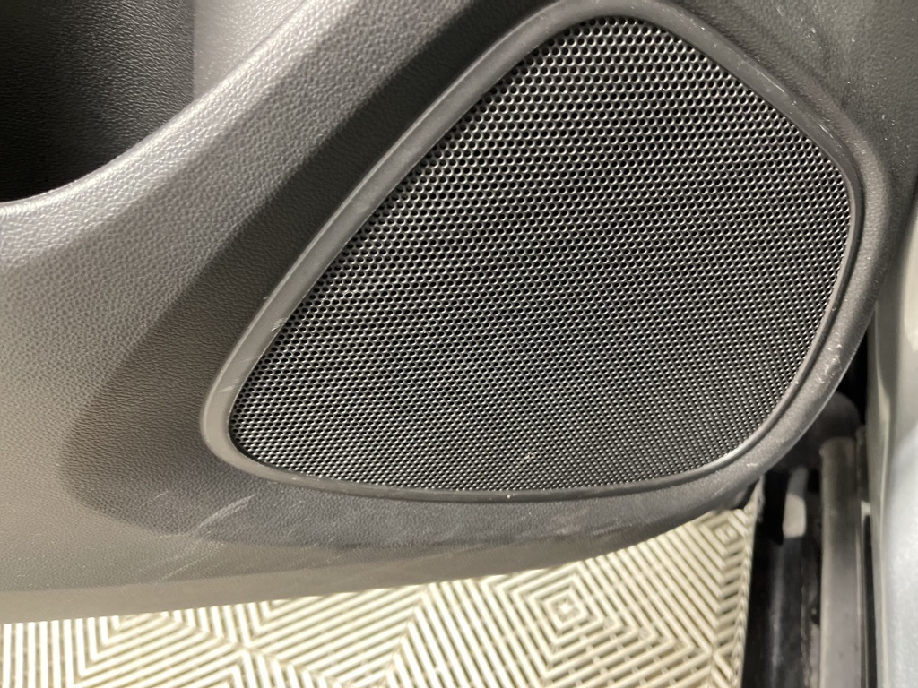 Vehicle image 20 of 34