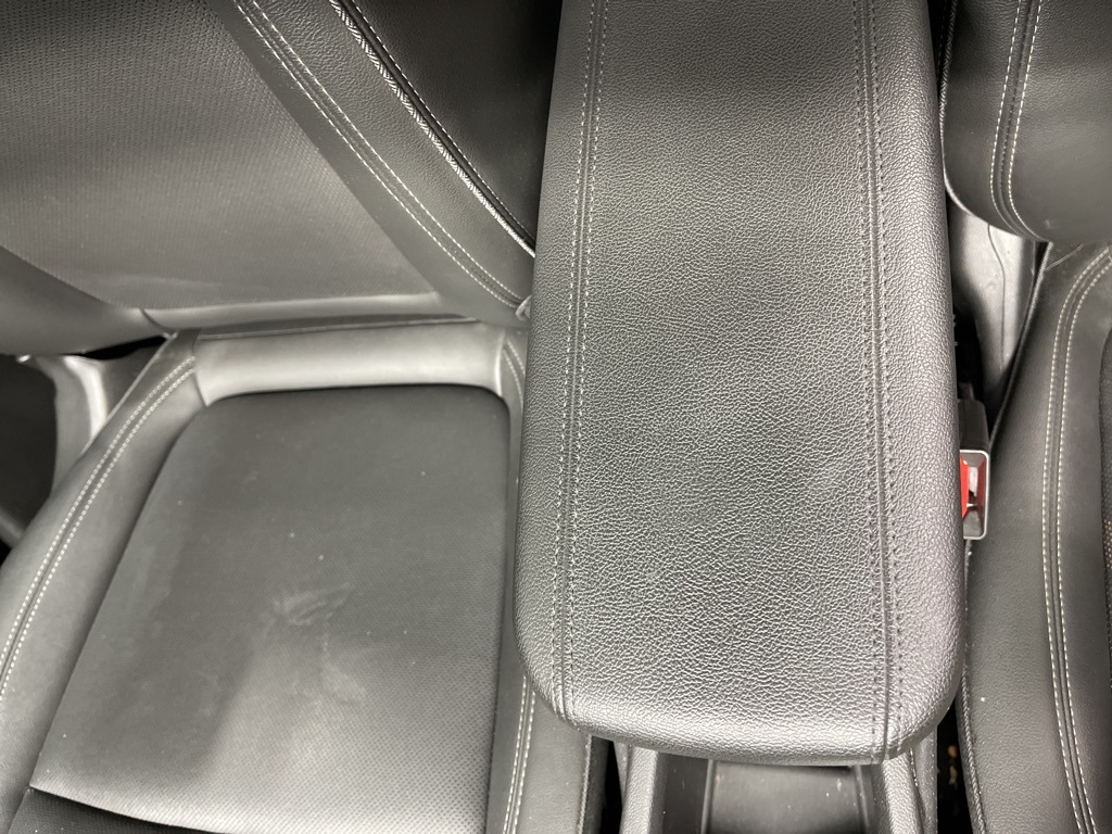 Vehicle image 10 of 34