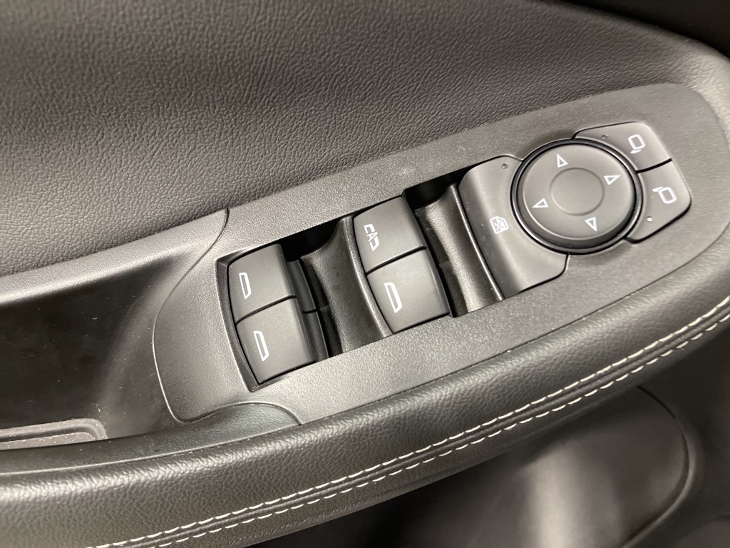 Vehicle image 19 of 34