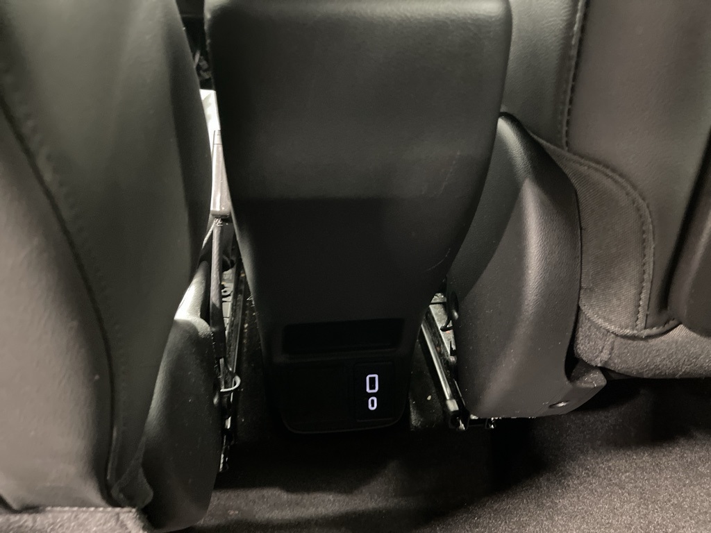 Vehicle image 23 of 34