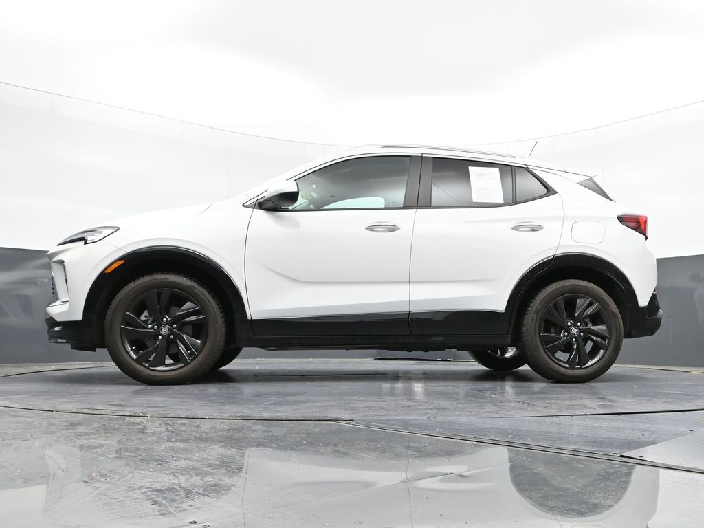 Vehicle image 27 of 32