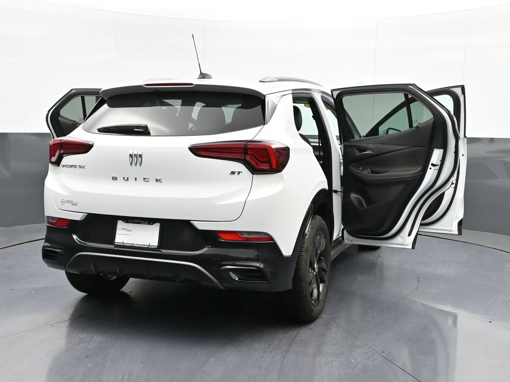 Vehicle image 13 of 32