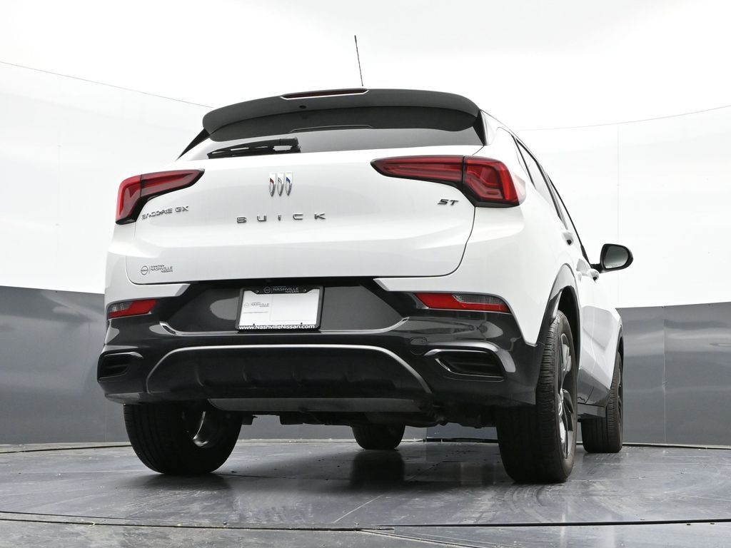 Vehicle image 18 of 32