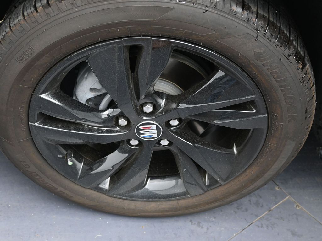 Vehicle image 31 of 32