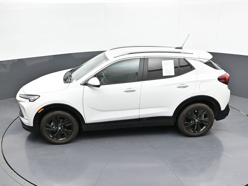 Vehicle image 28 of 32