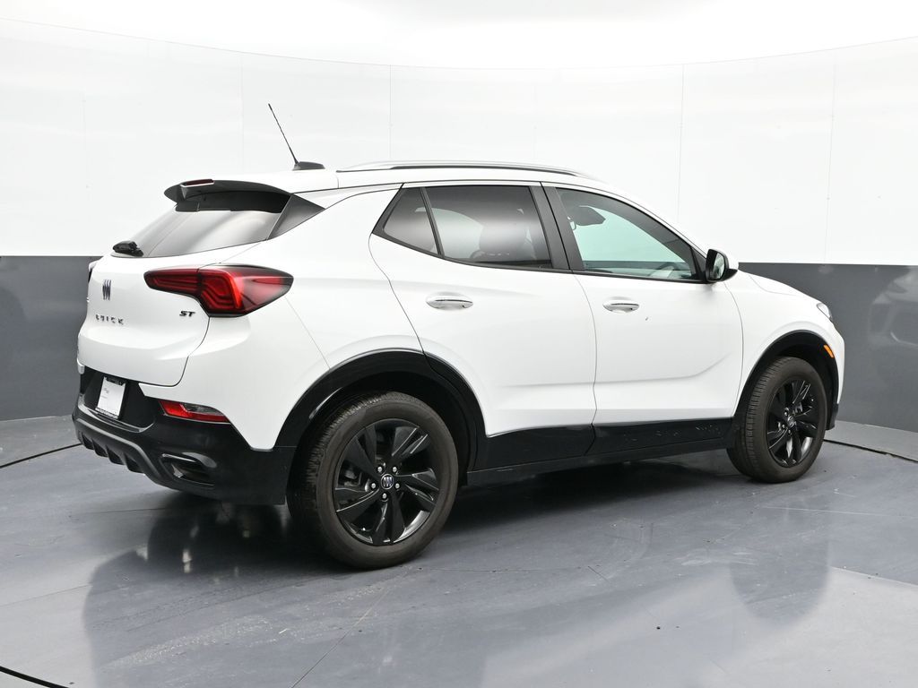 Vehicle image 15 of 32