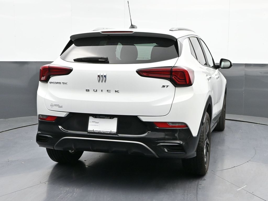 Vehicle image 14 of 32