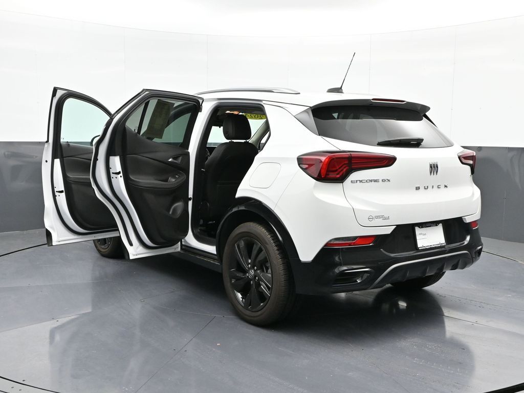 Vehicle image 23 of 32