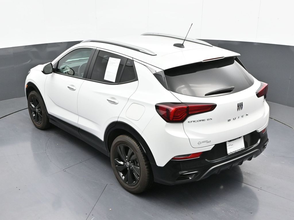 Vehicle image 22 of 32